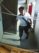 现年63岁)和闻某(